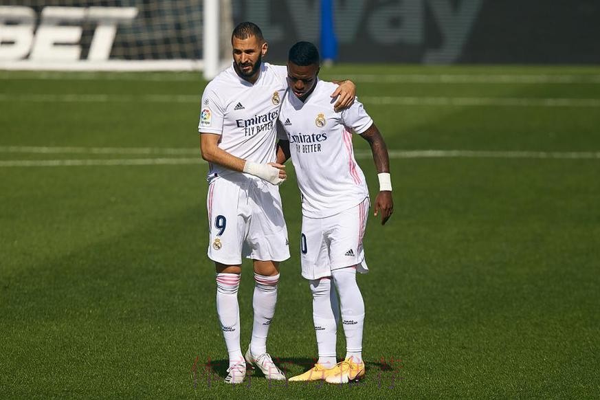 西甲-本泽马破门维尼修斯绝杀!皇马2-1塞维利亚